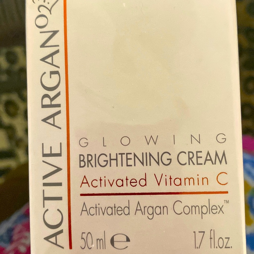 Glowing Brighting cream with Vitamin C